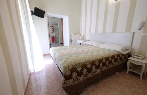 Imperia Hotel | Albergo Costa