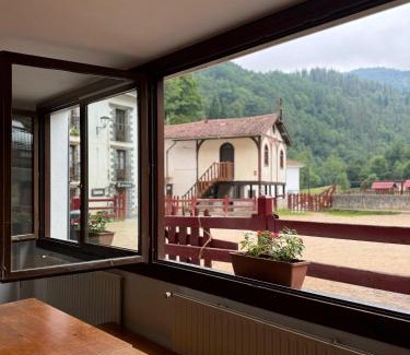 Lastur Hostal | ALBERGUE DE LASTUR
