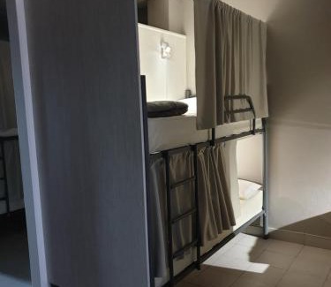 Santiago de Compostela Hostal | Albergue Porta Real NO BIKE STORAGE