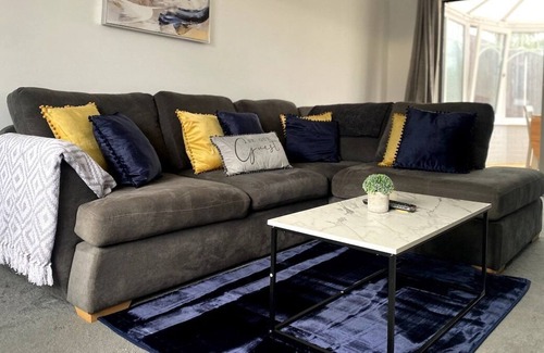 Parkgate Casa | Albert Place, Rotherham, Lavish 2-bed Home
