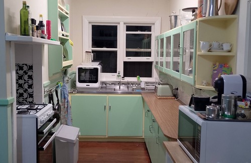 South Bunbury Cabaña | Albert Road Cottage: Comfy, vintage home near water & town