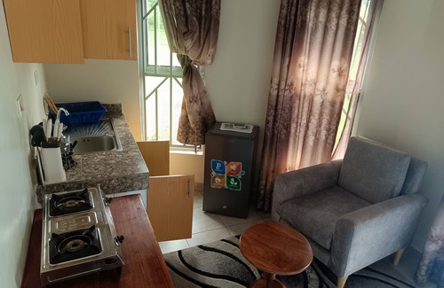 Northern Region Cabaña | Alberto Gardens - Two bedroom cottage in private grounds & free parking