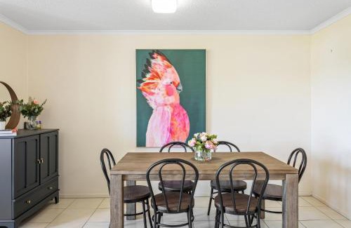 Albion Apartamento | Albion Convenient Hideaway with Parking & Balcony