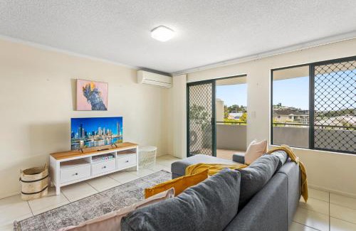 Albion Apartamento | Albion Convenient Hideaway with Parking & Balcony