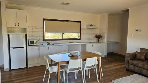 Henley Brook Cabina | Albion On Swan