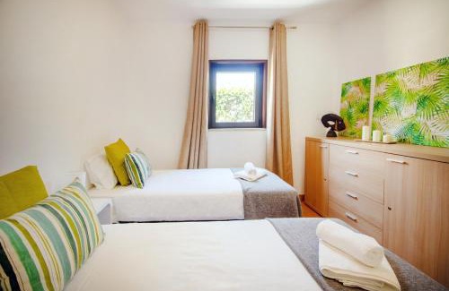 Alpouvar Apartamento | Albufeira Family Oasis with Pool