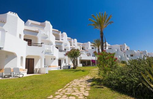 Alpouvar Apartamento | Albufeira Family Oasis with Pool
