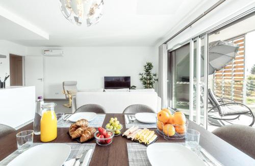 Correeira Apartamento | Albufeira Green Dream – Pool, Balcony & BBQ