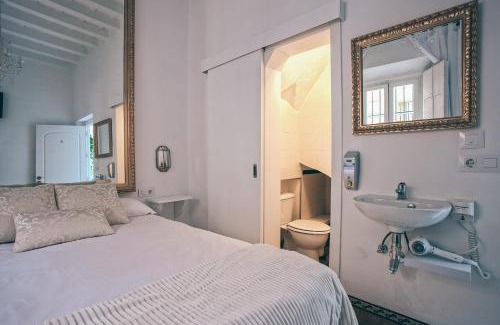 Santa Cruz Casa | Alcázar de María