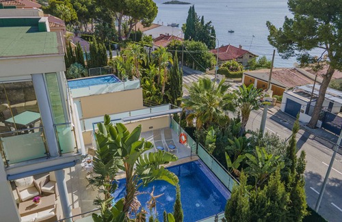 Alcanada Chalet De Esquí | Alcanada 1 para 8 con piscina a 70m del mar