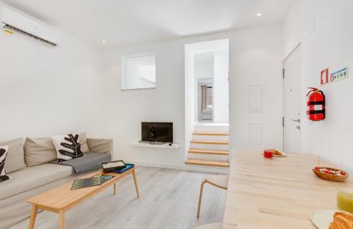 Alcantara Apartamento | Alcantara Charm 3BR Apartments