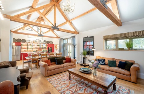 Saxmundham Cabaña | Alde Bay Farm - Barn Owl Sanctuary - sleeps 10 guests in 5 bedrooms