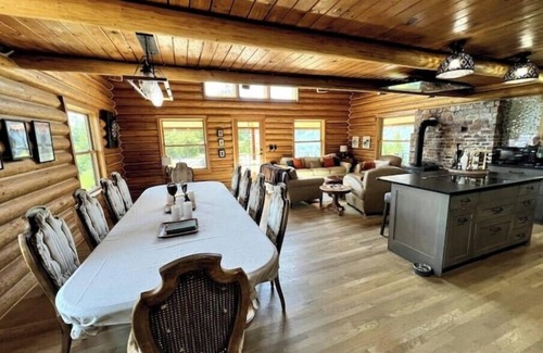 Eatonville Casa | Alder Lake Retreat Near Mt. Rainier, Sleeps 10, Swimming Pond, Jacuzzi, A/C,