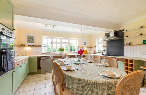 Irstead Cabaña | Alderfen View | Fabulous 5-bed home with an outdoor swimming pool in the heart of The Norfolk Broads