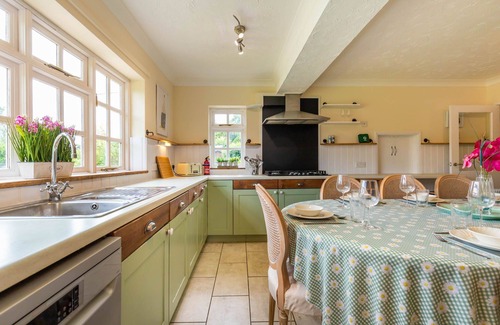 Irstead Cabaña | Alderfen View | Fabulous 5-bed home with an outdoor swimming pool in the heart of The Norfolk Broads