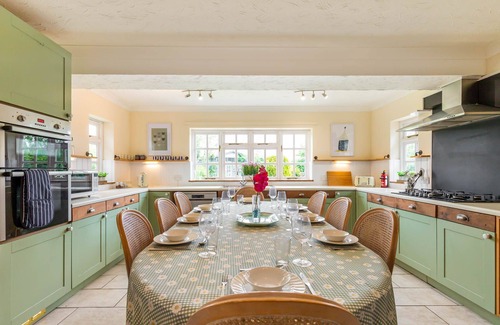 Irstead Cabaña | Alderfen View | Fabulous 5-bed home with an outdoor swimming pool in the heart of The Norfolk Broads