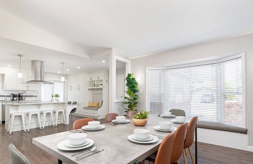 West Edmonton Casa | Aldergrove - Sleeps 10 - Hot Tub