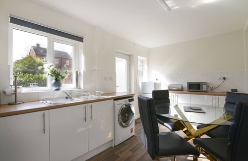 Newark upon Trent Casa | Alderton House - Spacious 3 Bed with Parking