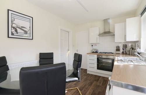 Newark upon Trent Casa | Alderton House - Spacious 3 Bed with Parking