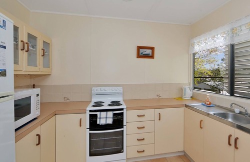 Woodgate Casa | 'Aleron' One street from the Beach