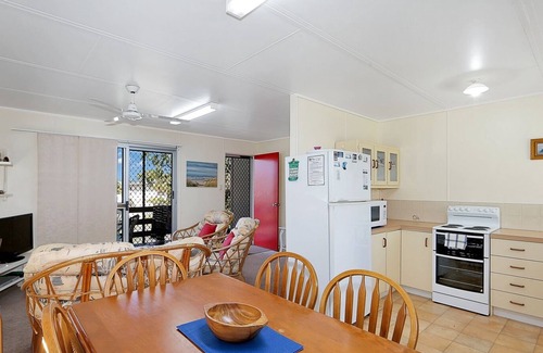 Woodgate Casa | 'Aleron' One street from the Beach