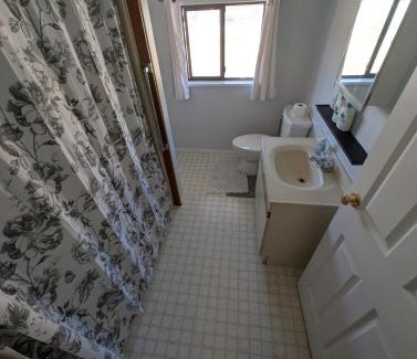 Alert Bay Apartamento | Alert Bay, Spacious Executive Suite with Panoramic Ocean Views