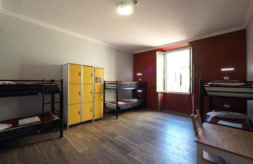 Rione XVIII Castro Pretorio Hostal | Alessandro Palace & Bar