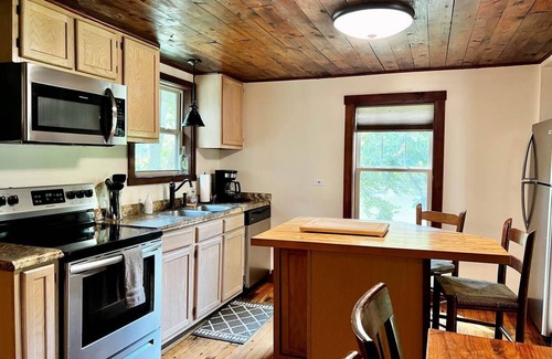 Alexander Casa | Alexander Haus Main @Camp Driftwood-Stay on River!