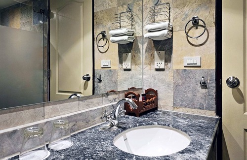 Ramkhamhaeng Hotel | Alexander Hotel
