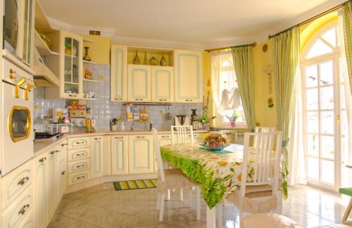 Collecorvino Casa | Alexander's Home