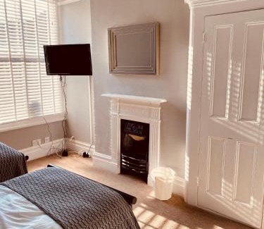 Worthing Apartamento | Alexandra Beach Haven - with parking