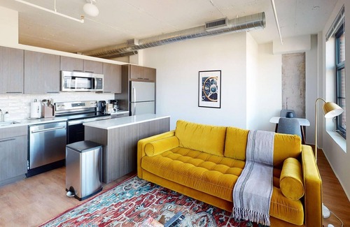 Eisenhower East Apartamento | Alexandria 1BR in The Foundry w/ Concierge + Gym