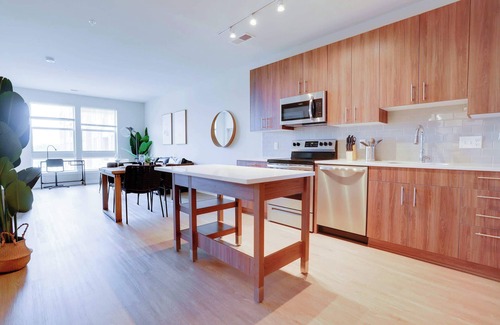 Jefferson Manor Apartamento | Alexandria Apt: Business Center, Gym, Near DC