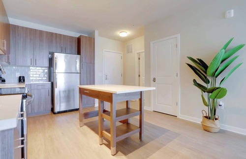 Jefferson Manor Apartamento | Alexandria Apt: Business Center, Gym, Near DC