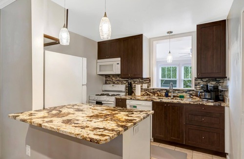 Potomac West Casa | Alexandria Getaway Minutes from Downtown D.C.