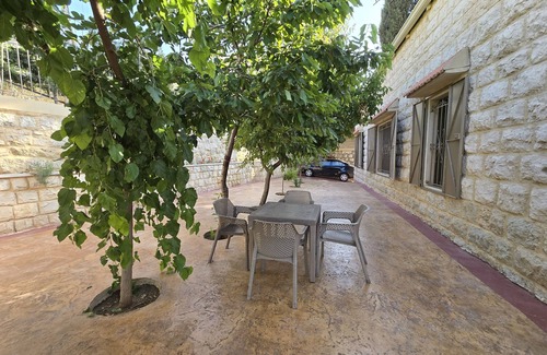 Aley Casa | Aley Maison des Couleurs - Artistic home in Aley's heart
