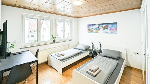Stuttgart Apartamento | ALFA Stuttgart 3 Zimmer 6 Betten Apartment Zuffenhausen Porsche Bosch BZ WLAN EBK WM