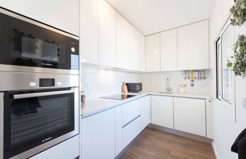 Santa Engracia Apartamento | Alfama Lounge Three-Bedroom Apartment w/ River View and Parking - by LU Holidays