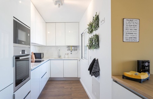 Santa Engracia Apartamento | Alfama Lounge Three-Bedroom Apartment w/ River View and Parking - by LU Holidays