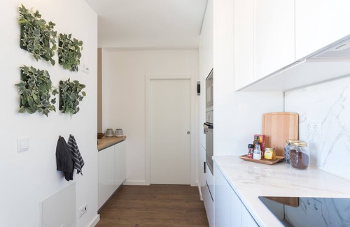 Santa Engracia Apartamento | Alfama Lounge Three-Bedroom Apartment w/ River View and Parking - by LU Holidays