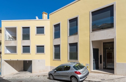 Santa Engracia Apartamento | Alfama Lounge Three-Bedroom Apartment w/ River View and Parking - by LU Holidays