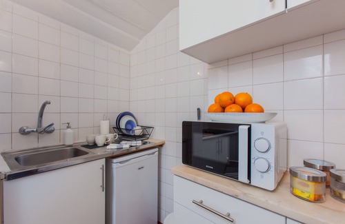 Alfama Apartamento | Alfama Sunny & Typical Apartment, By TimeCooler