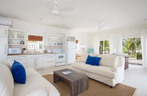 Governor's Harbour Casa | Alfred House & Cottage 6 Bedroom Home