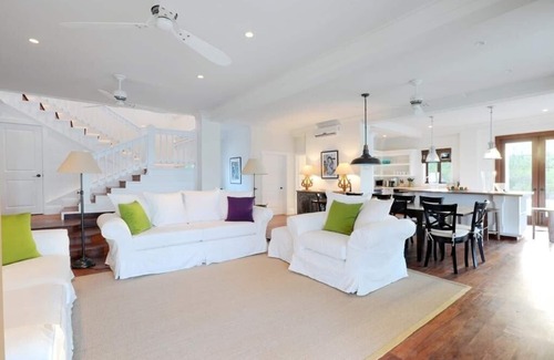 Governor's Harbour Casa | Alfred House & Cottage 6 Bedroom Home