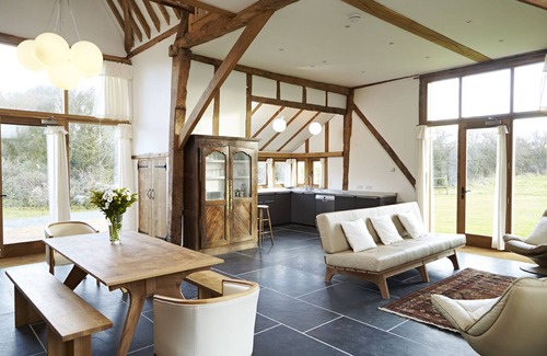 Bramfield Casa | Alfred's Barn tiene capacidad para 8 en 4 habitaciones