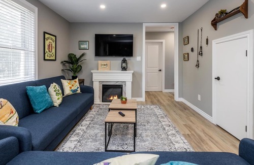 Barrie Casa | Alfred upper - luxury farm house - 3 levels