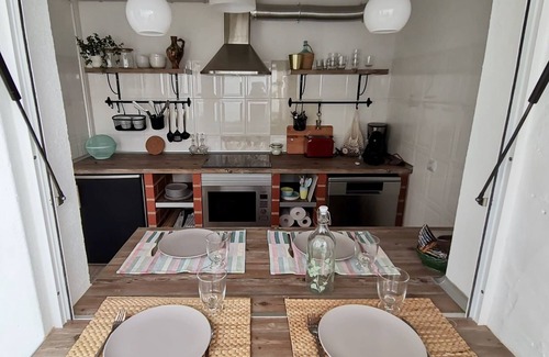 Silves Casa | Algarve house, sun, terrace, views and barbecue