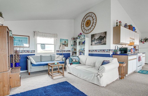 Algoma Casa | Algoma Vacation Rental w/ Fire Pit + Lake Views!