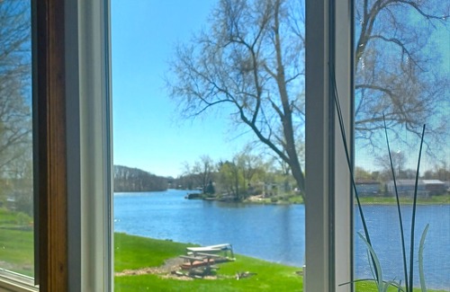 Hastings Apartamento | Algonquin Lakeside Suite D with Private Dock