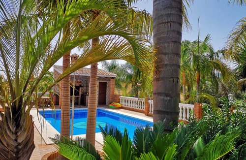 Alhaurín de la Torre Cabaña | Maravillosa Villa Privada con piscina, palmeras, WIFI, climatización.